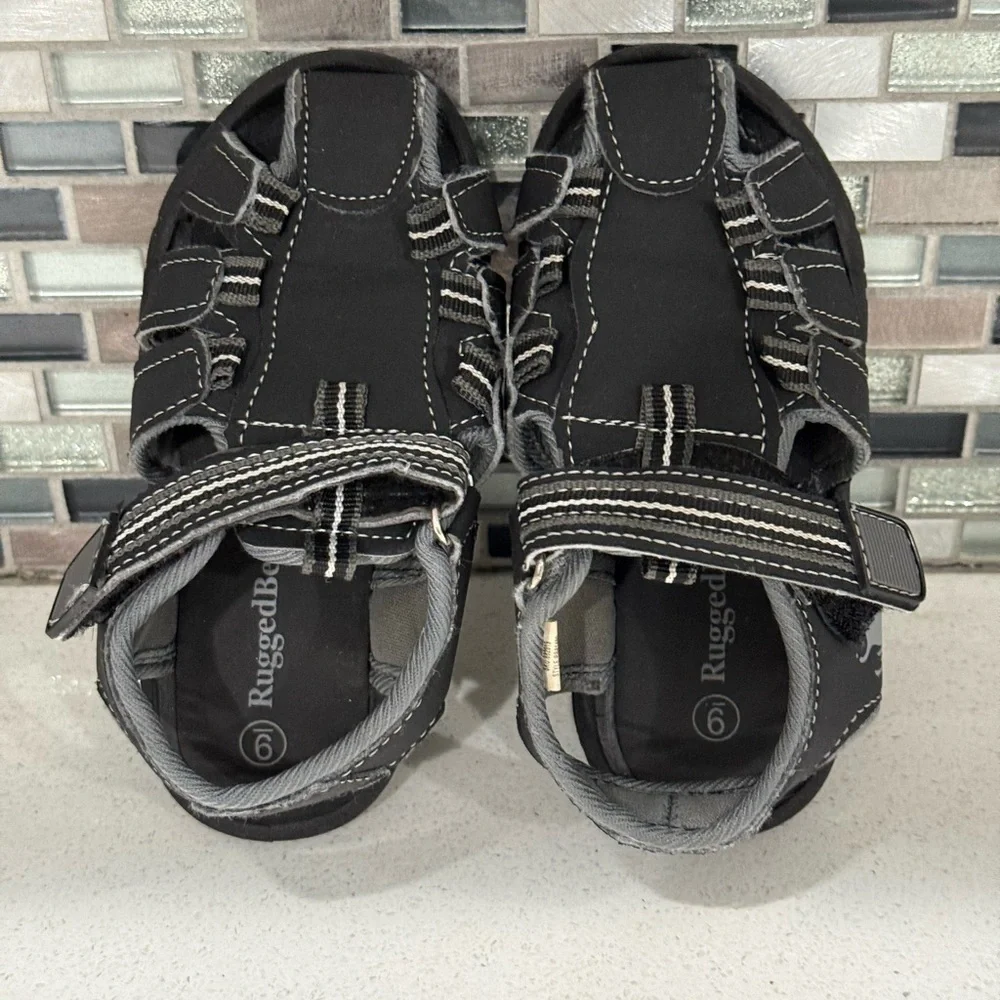 Bundle of 2 items /Kids Outdoor Sandals/Black & Blue and Green/boy size 6